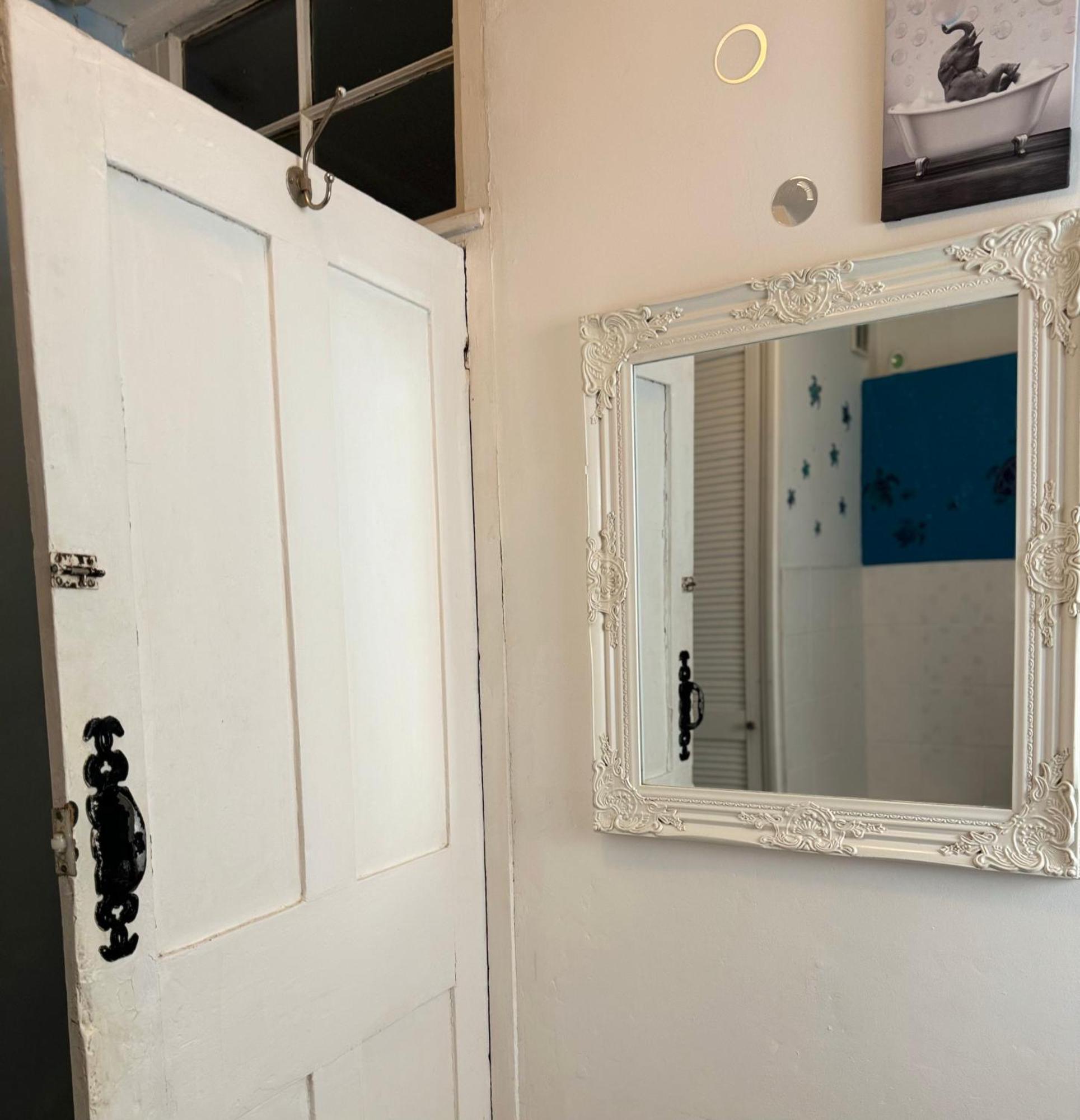 Beautiful Townhouse Next To Royal Victoria Park And Botanical Gardens Within Easy Walking Distance To Bath City Centre Esterno foto
