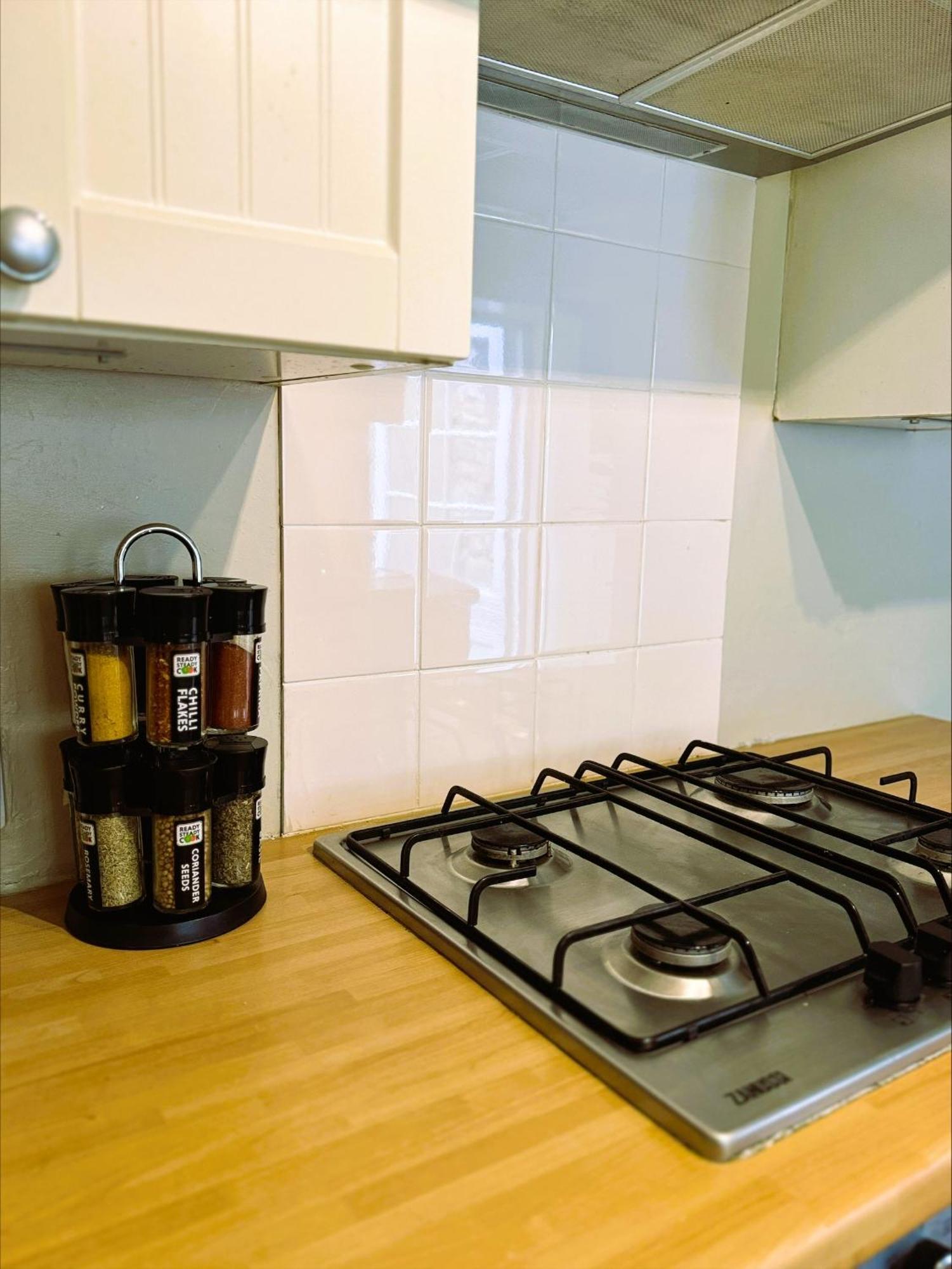 Beautiful Townhouse Next To Royal Victoria Park And Botanical Gardens Within Easy Walking Distance To Bath City Centre Esterno foto